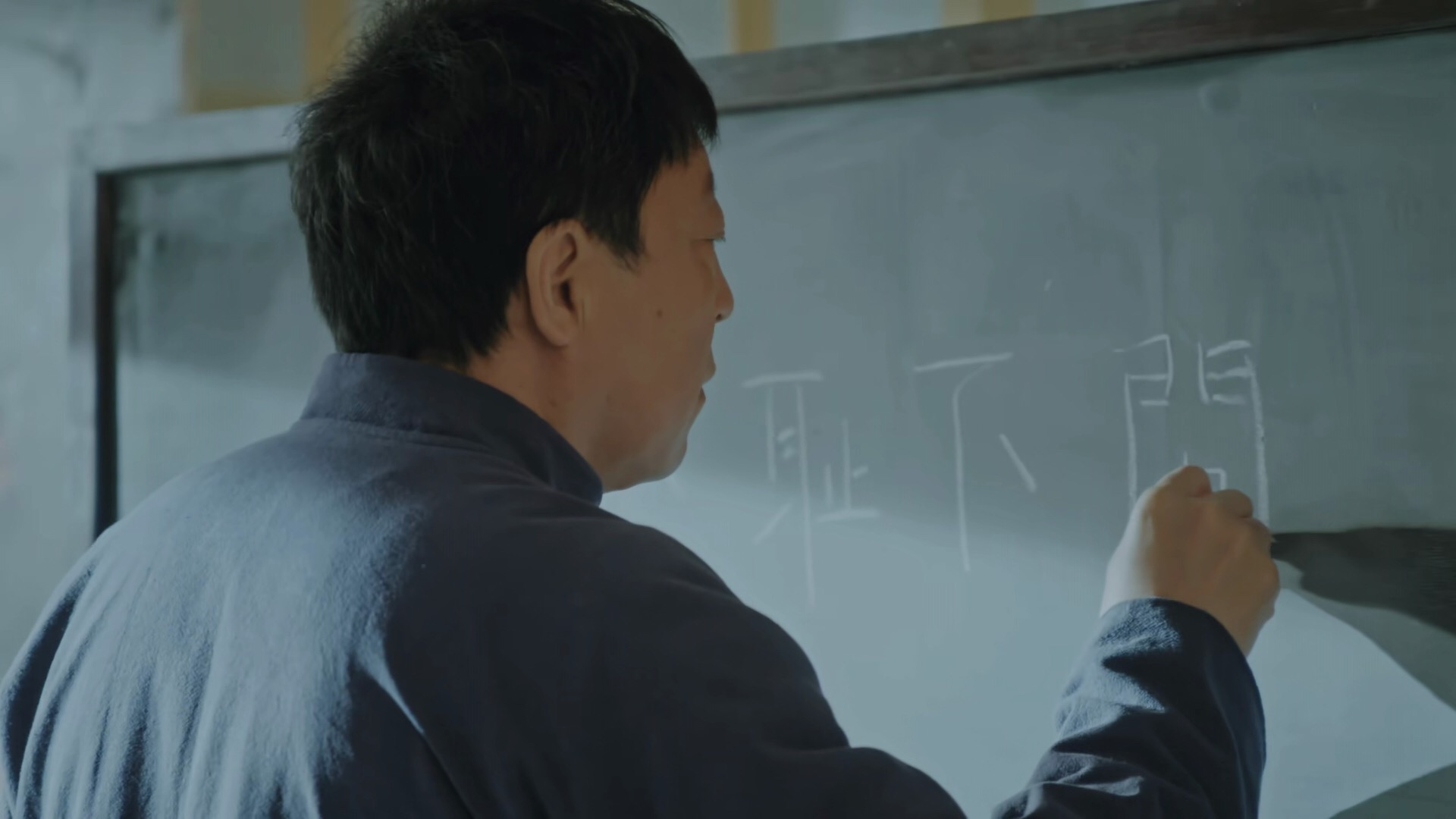 此时大家才知道这"干窝脖的",平时缄默不言,惜字如金的蔡全无竟然是