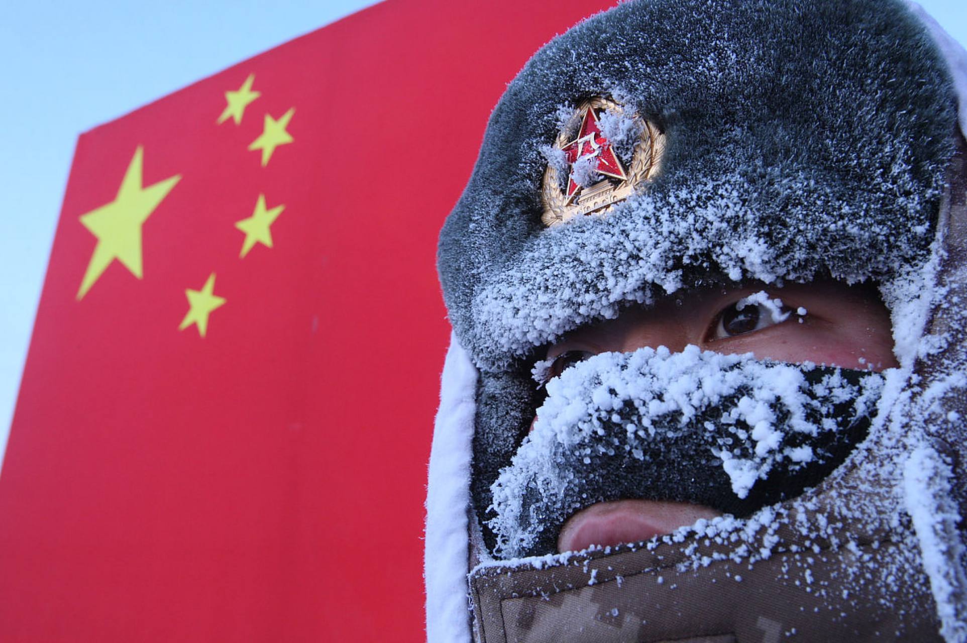 今天是国庆节,我们不要忘记那些守卫边疆的最美英雄;那些让人肃然起敬