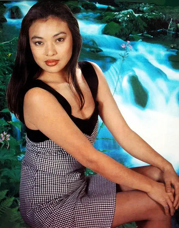 巩俐年轻时大学生活照曝光!颜值普通,称不上大美女