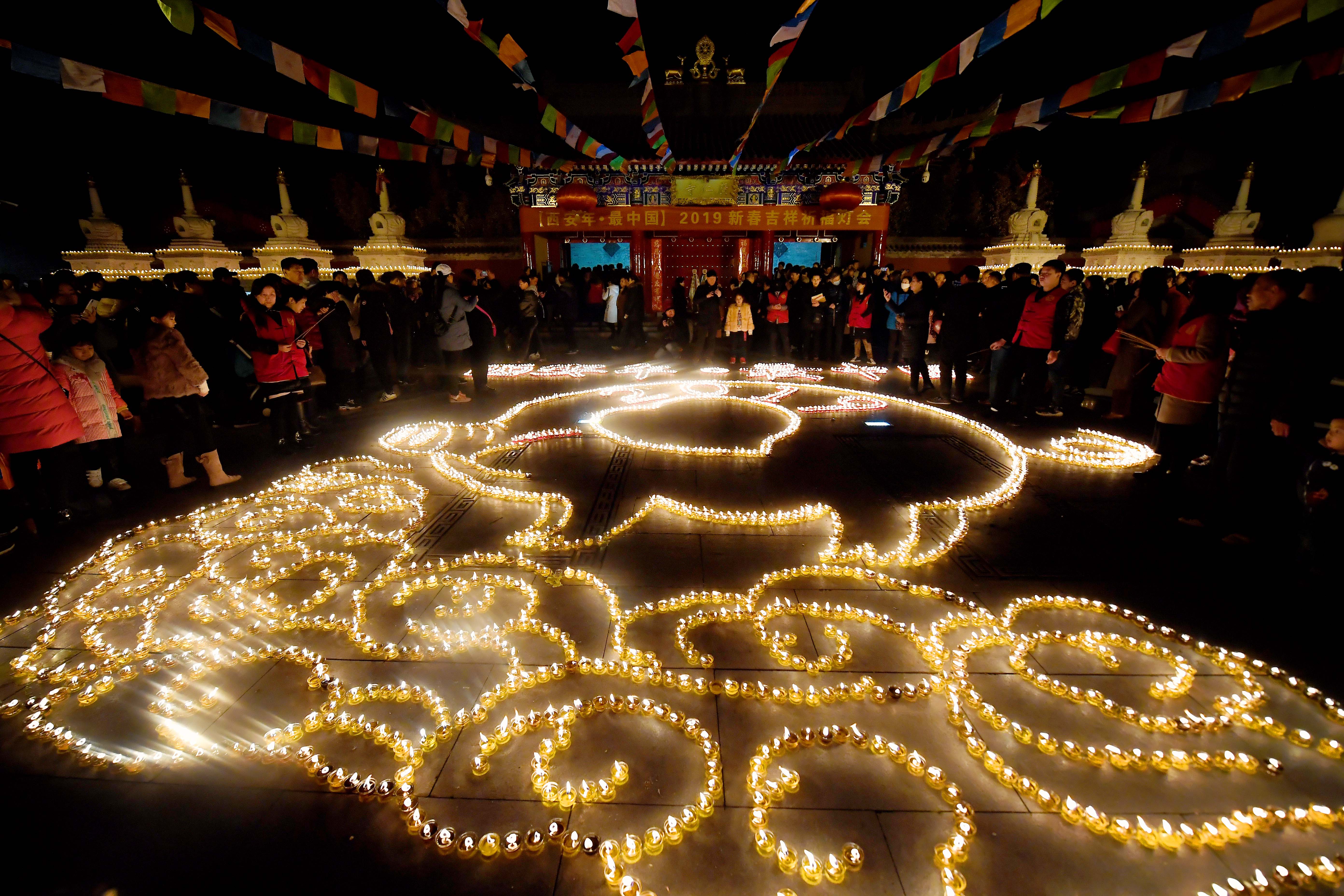 当日,陕西西安广仁寺举行2019新春吉祥祈福灯会.