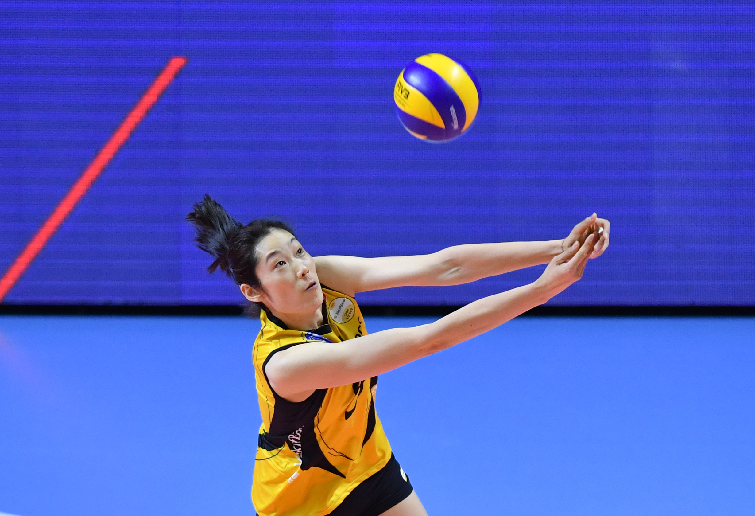 当日,在2018-2019赛季土耳其女排联赛中,瓦基弗银行队以3