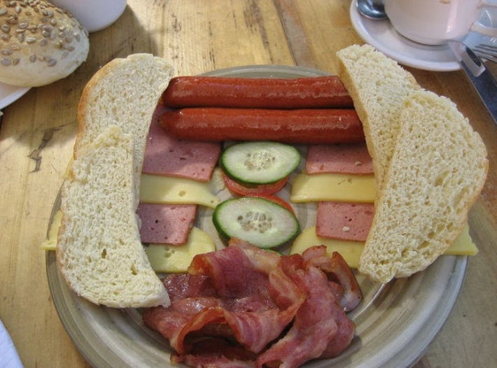 全球14个国家早餐美食大比拼!中国早餐丰富,这国早餐就一杯咖啡