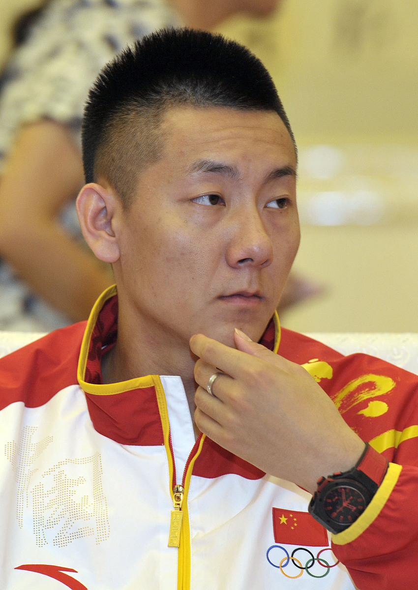 "山寨机鼻祖"陈金陵:负债千万,妻子跑路,如今成破布烂衫乞丐