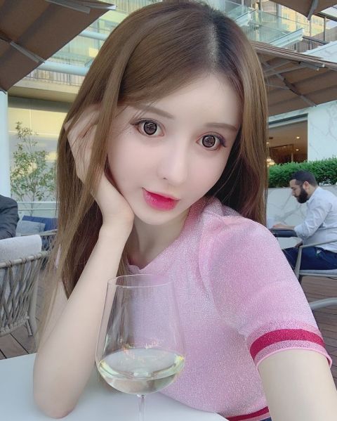 吴亦凡自曝喜欢小g娜素颜,前任与现任素颜对比,一眼看出差距