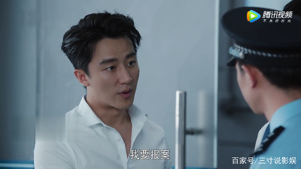 金城终于出事了,被庄晓蝶的未婚夫当场刺伤,还被警方带走调查! 金城终于出事了,被庄晓蝶的未婚夫当场刺伤,还被警方带走调查!