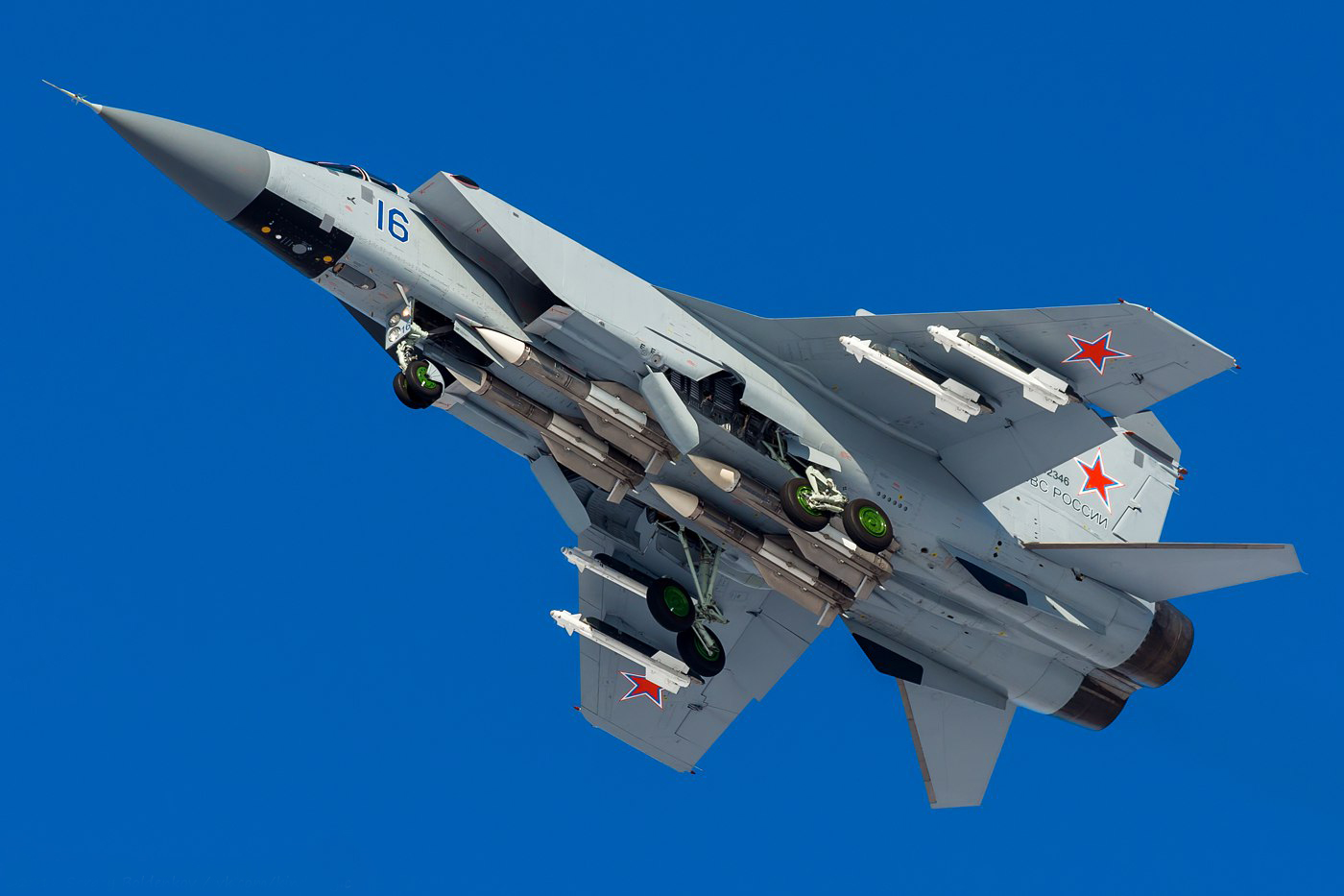 曾经令西方恐惧的r-73空空导弹,中国引进后发展新一代更胜一筹