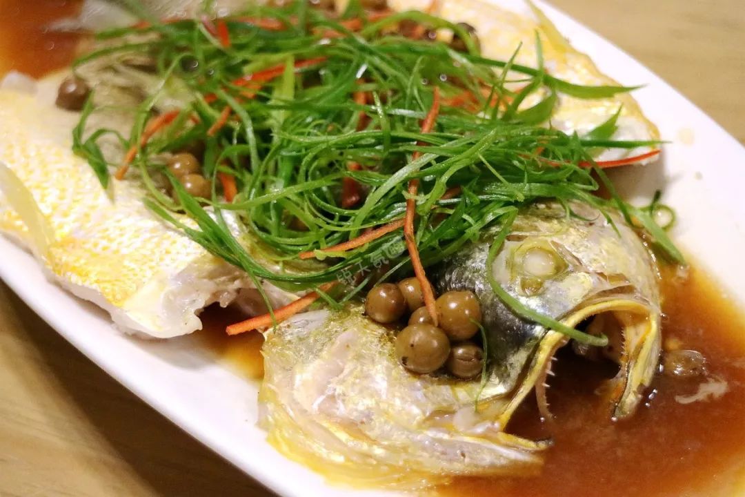 破布籽蒸黄花鱼,黄花鱼滑嫩,破布籽咸香,这对拍档也很搭.