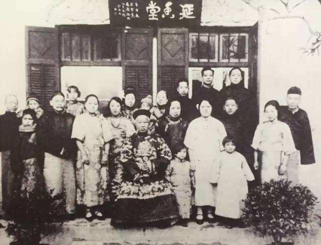 才子康有为,62岁娶19岁四姨太,临终前对貌美老婆提出无耻要求!