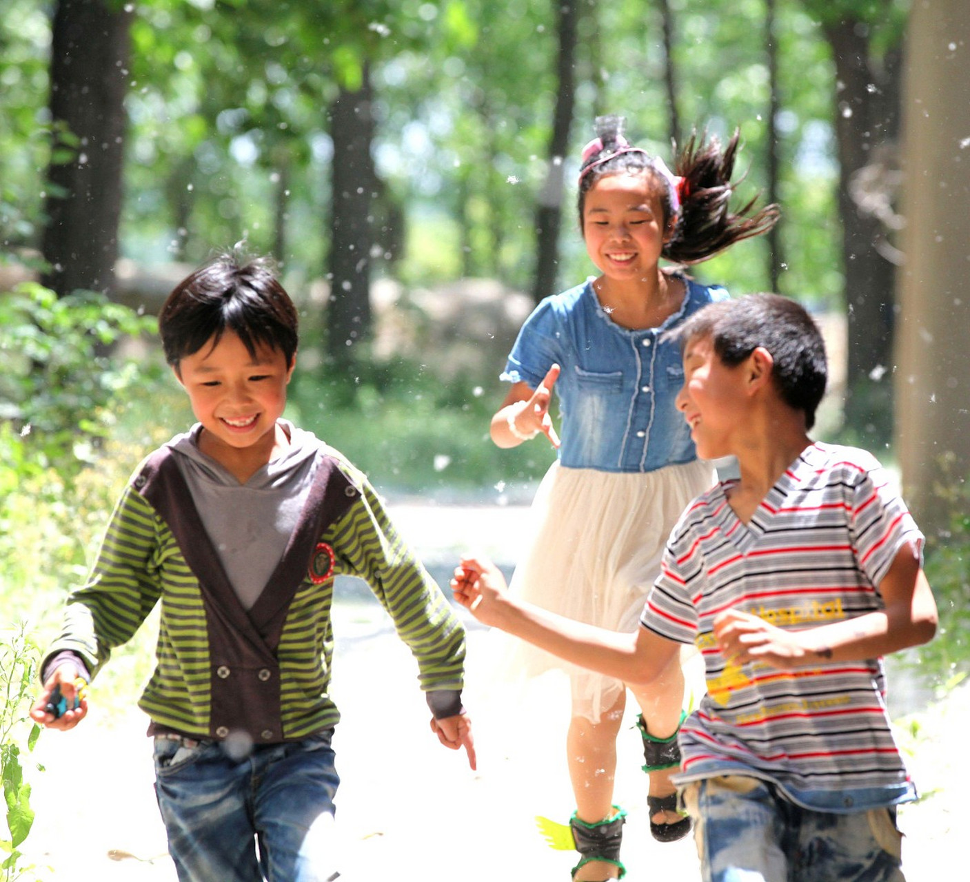 孩子总是对自私的同学很不满,家长应这样说,启蒙思想觉醒 孩子,自私是