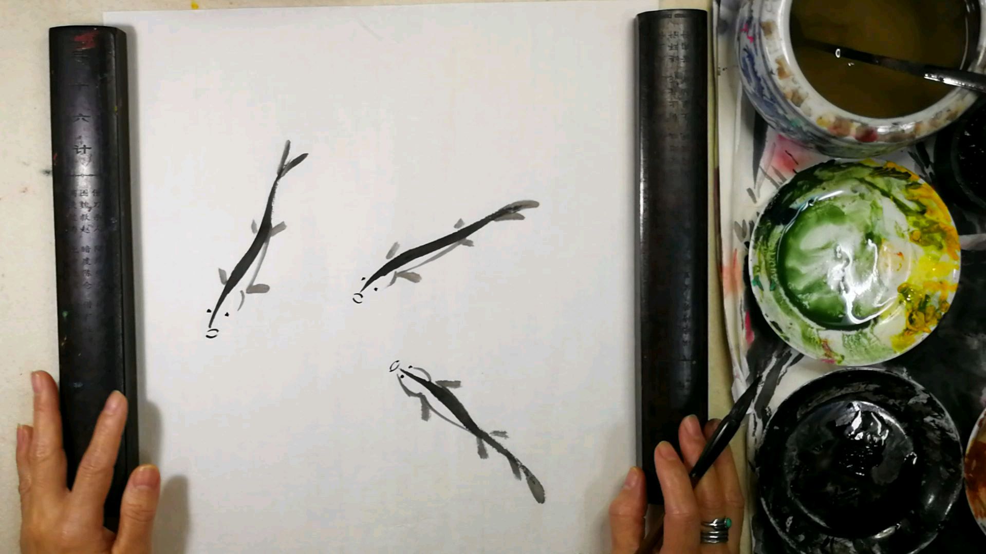 国画基础教程动物篇。小鱼画法:分步骤讲解
