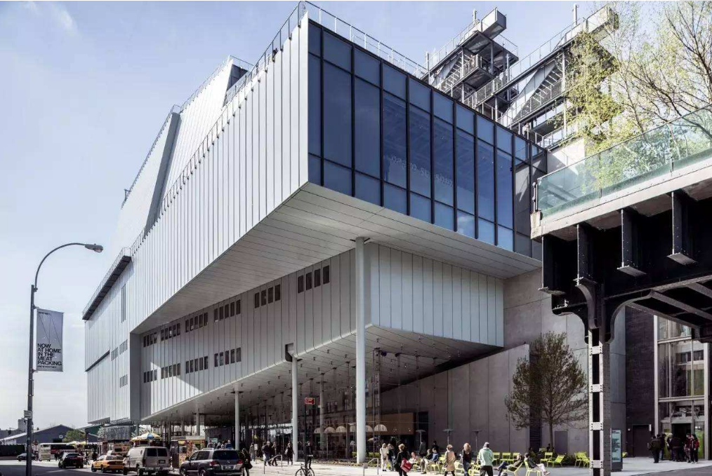 可以覆盖足球场的大跨度建筑,倒金字塔形的建筑