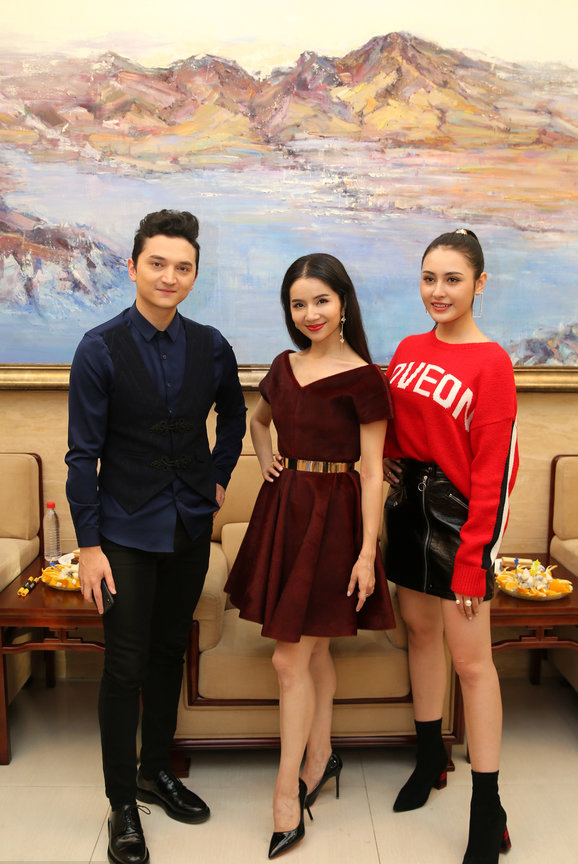 下一个娜扎热巴?迪丽达尔与古丽米娜拍电影,混血面孔气质清新