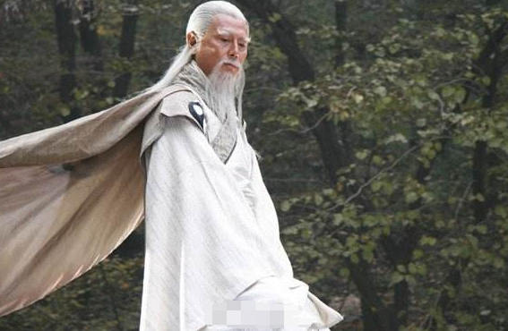 余子明饰演的姜子牙,是我们童年的回忆,这部《封神榜》当年可是十分的