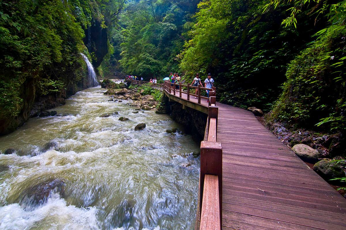 黑山谷鱼跳峡图片