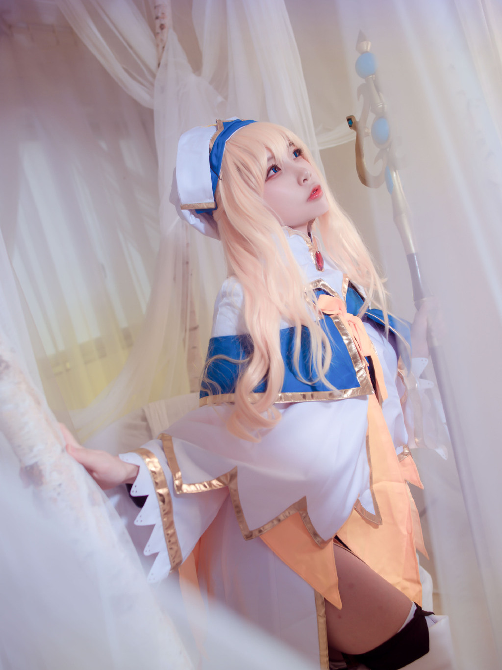 哥布林杀手女神官cos:金发少女,会使用信仰地母神的教会法术