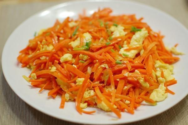 胡萝卜不要再和猪肉一块炒了,和它搭配,做出来的胡萝卜又鲜又嫩
