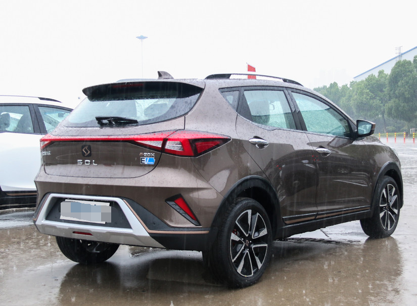 采用了颜色多元化的设计的sol e20x基本型