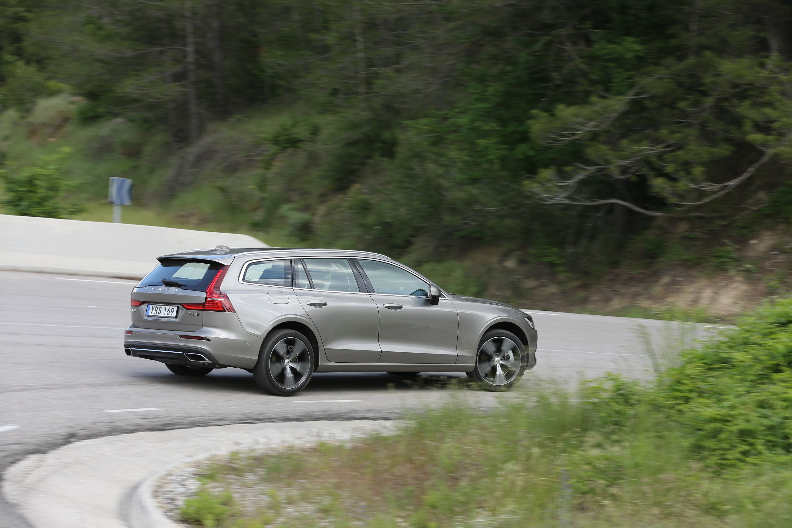 海外试驾全新一代沃尔沃v60 t6 awd整体驾乘与操控感受如何