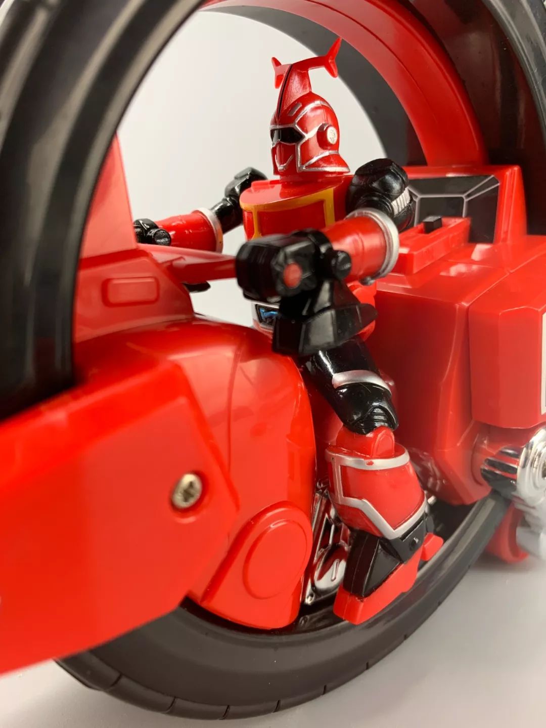 你还记得《铁甲小宝》里的车轮滚滚吗?