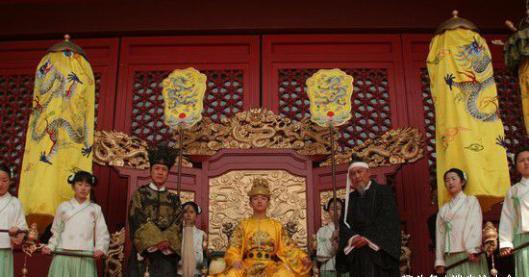 明朝万历皇帝28年不上朝,考古学家打开他的遗骸后,找到原因