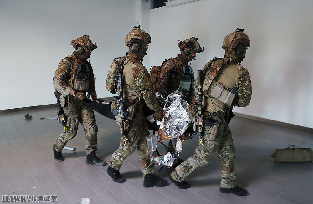 挪威fsk特种部队实战演习"恐怖分子"占领机场 机枪伴随突击