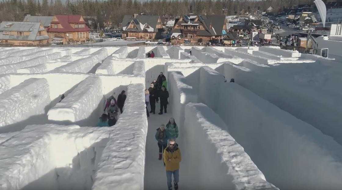 波兰打造世界最大冰雪迷宫!