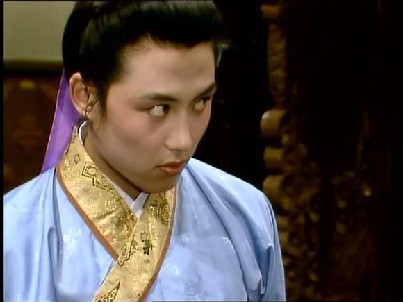 贾琏在孝期偷娶尤二姐有罪,为何贾赦还给了他一个秋桐?