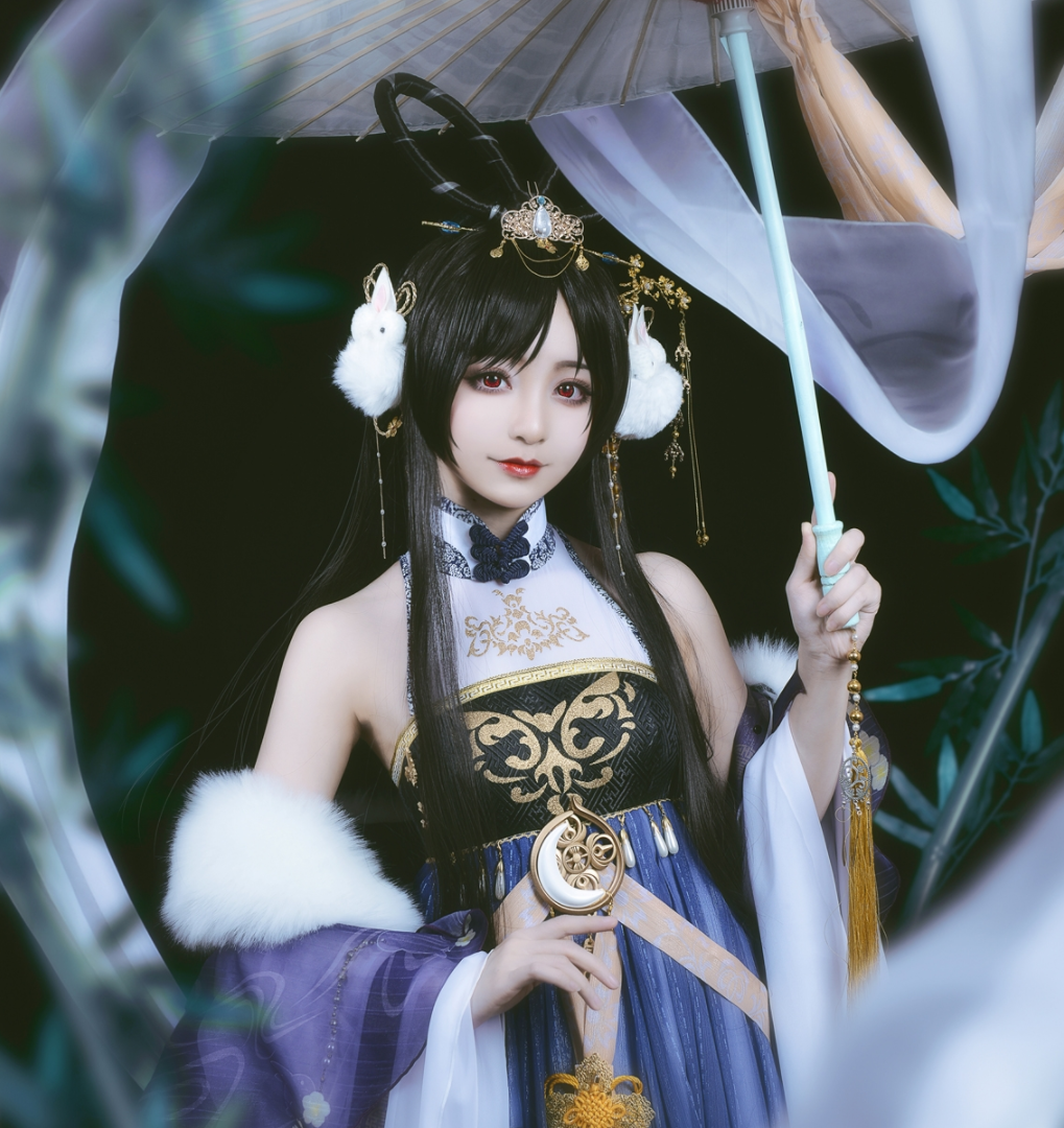 剑网3:16岁少女cos陈月,高颜值的"小妖精",好迷人