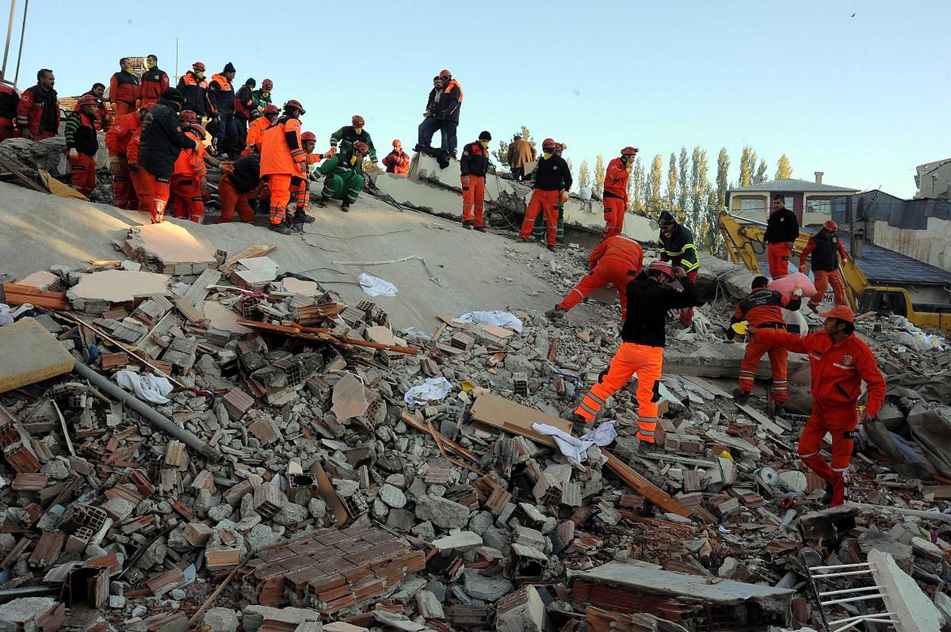 最近,新疆和田民丰县接连发生地震,让人们不禁对当地的建筑质量和防灾