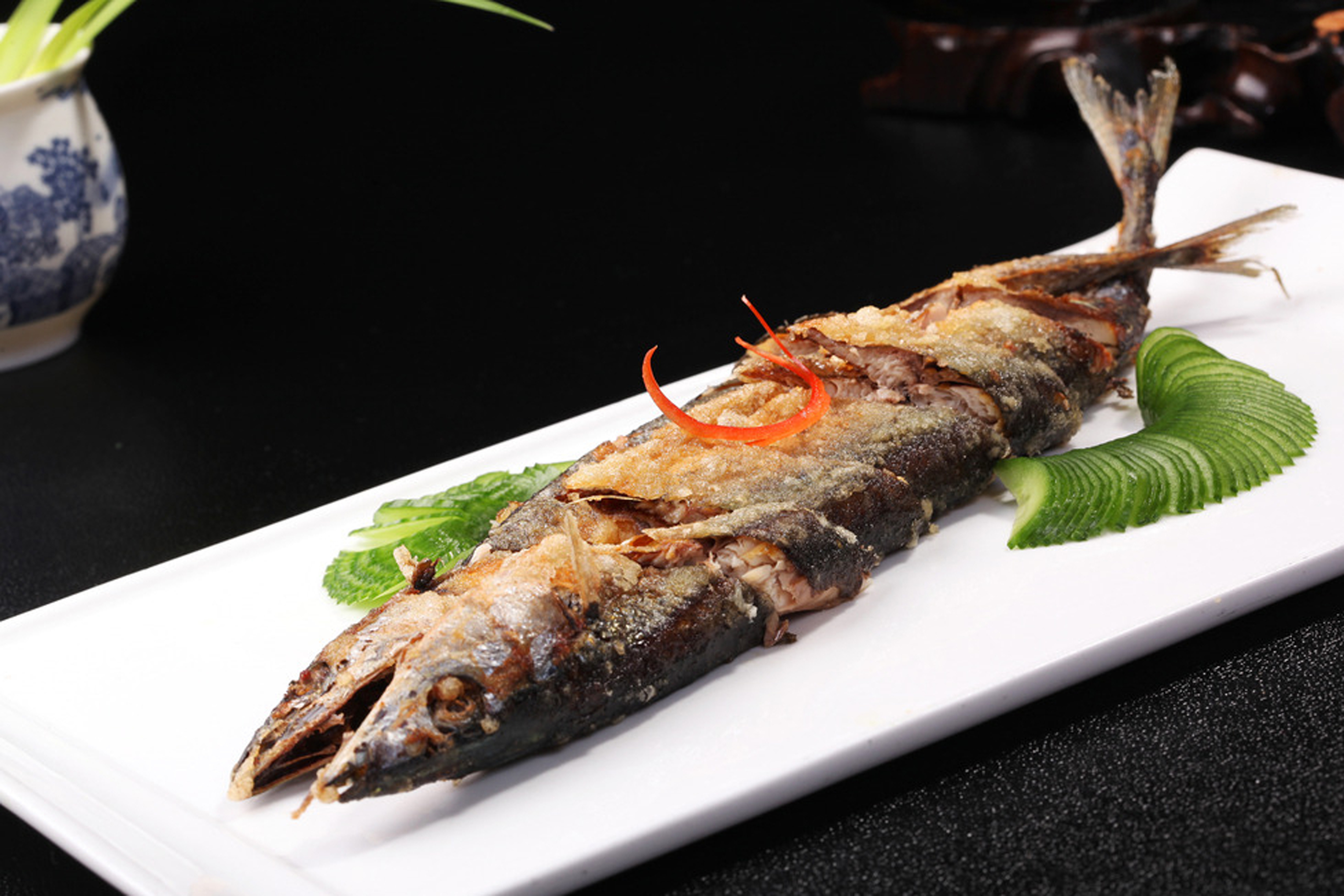 每日推荐六道烧烤:烤秋刀鱼