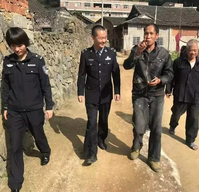 福建警察故事:袁义荣—脚下有泥,心中有情