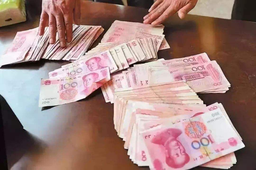 8年前卖肾买苹果4手机的少年,现在三级伤残后悔不已!