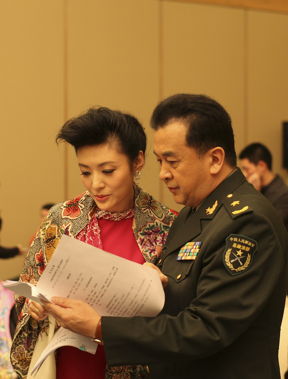 67在学院里,姚科遇见了一个来自安徽的女生周涛.