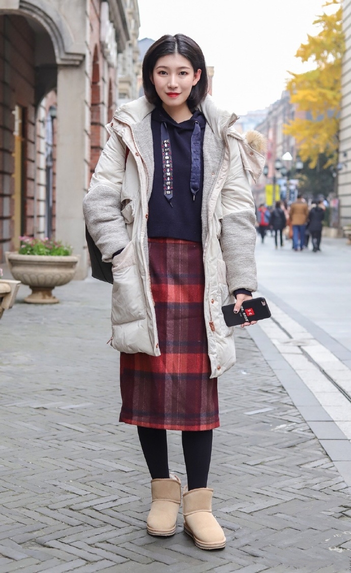 街拍冬日街头的时尚丽人,天气再冷也挡不住她们紧跟潮流的步伐!