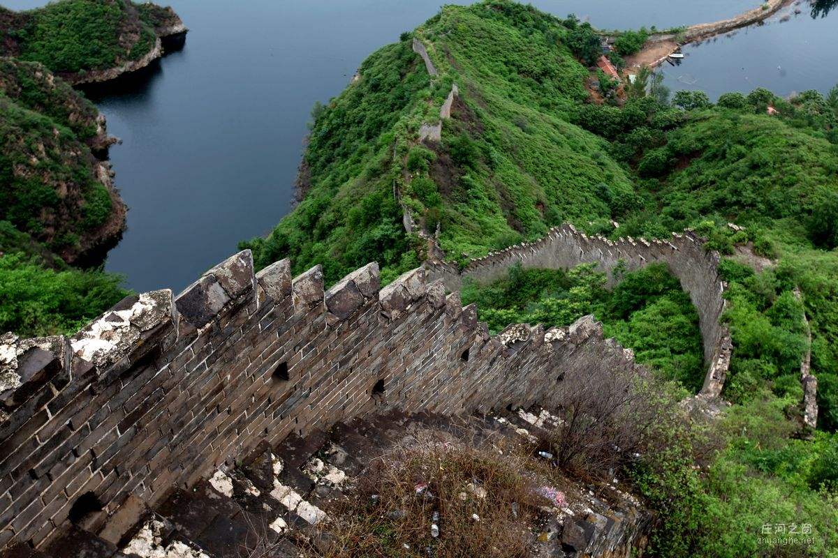 万里长城有一段隐没在水下,需要乘舟观赏