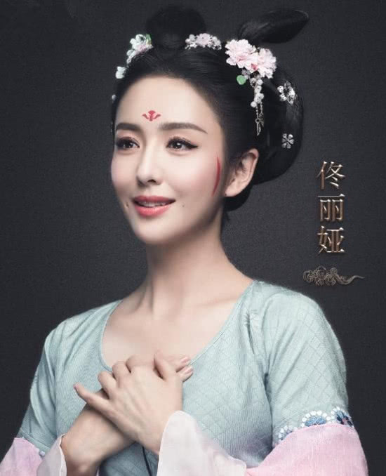 女明星的"唐妆",只有佟丽娅还原唐朝女子古装,才叫花钿妆!