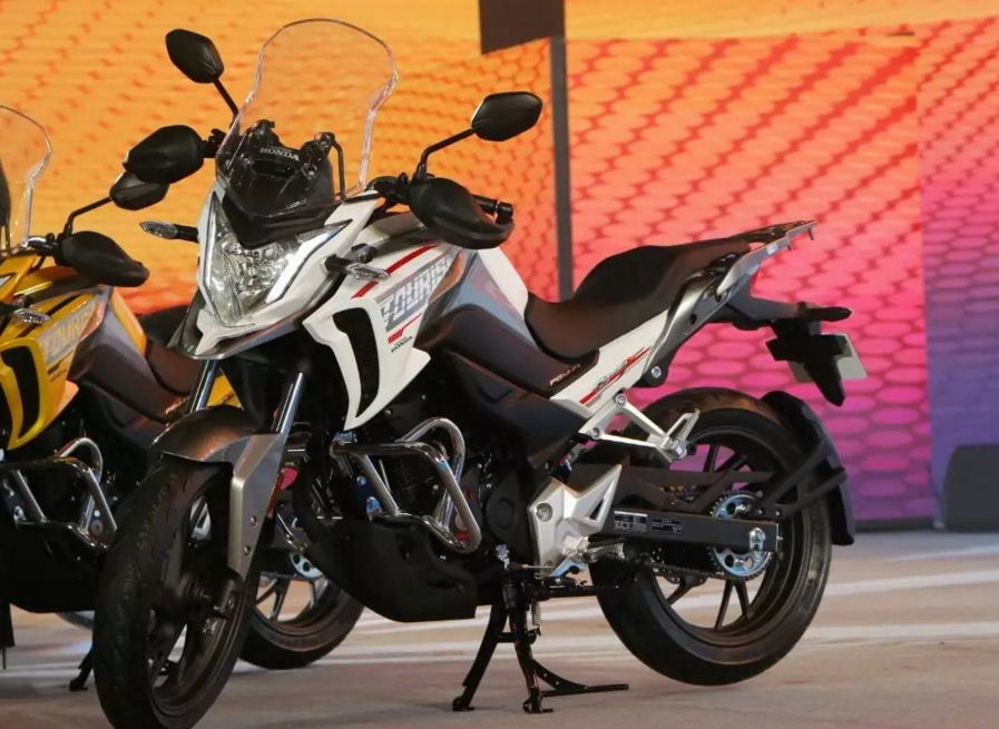 4cc单缸风冷电喷发动机,最大功率11.