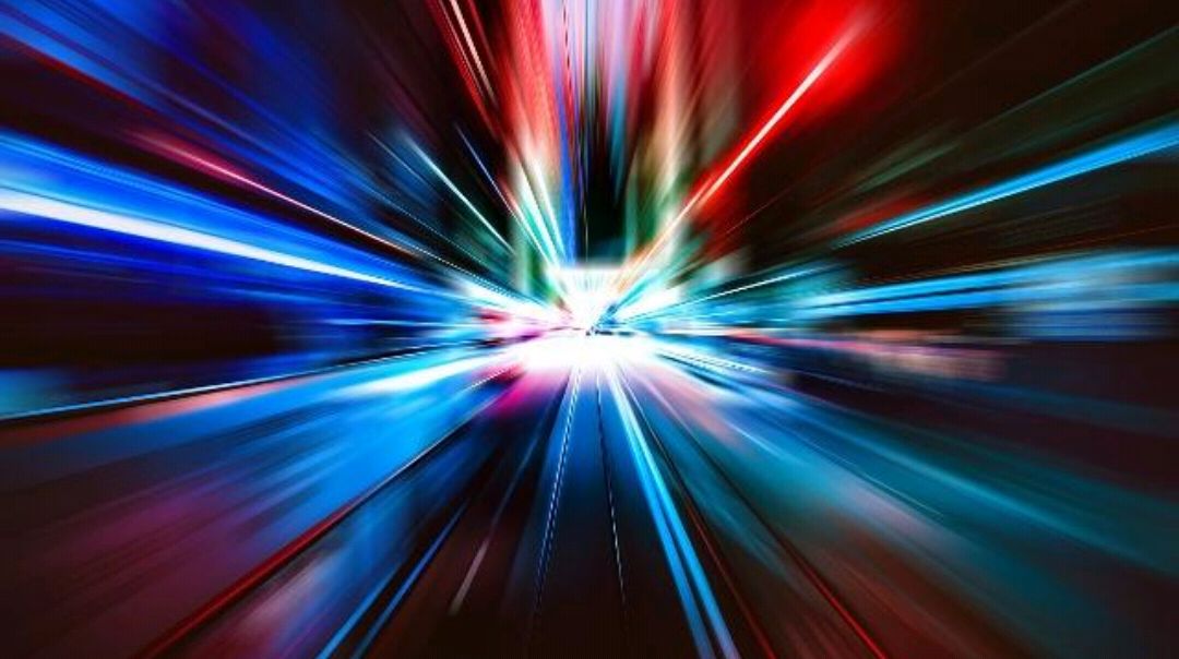 10个冷知识:在飞驰的列车上发射一道光,光的速度会超过光速吗