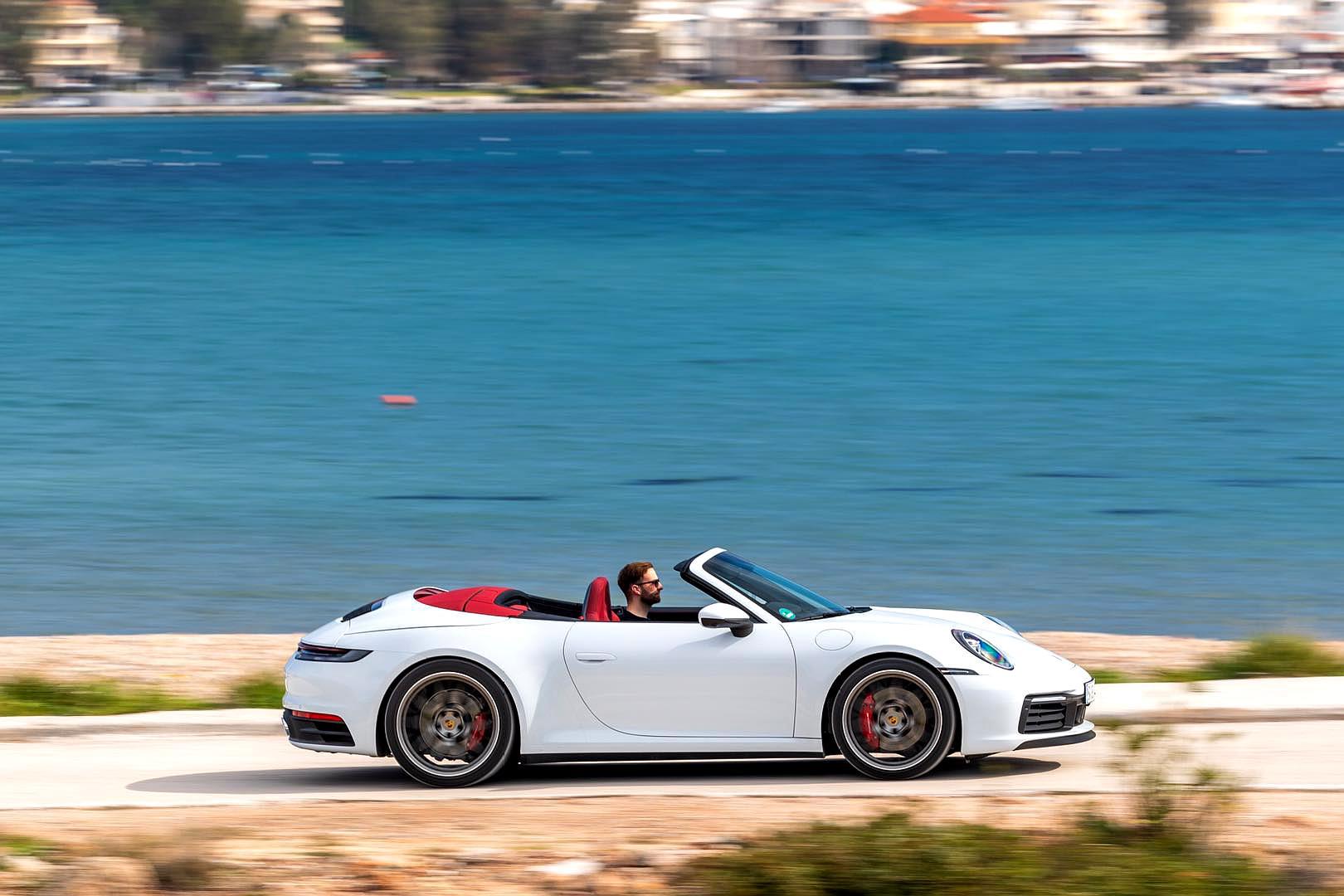 保时捷911(992)carrera 4s cabriolet,雨天下雪天可以更稳定的驾驶