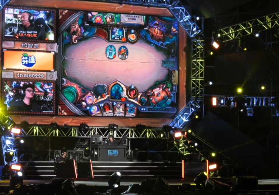 台北跨年晚会用"电竞"开场 一万多人冒雨呆看一个多小时