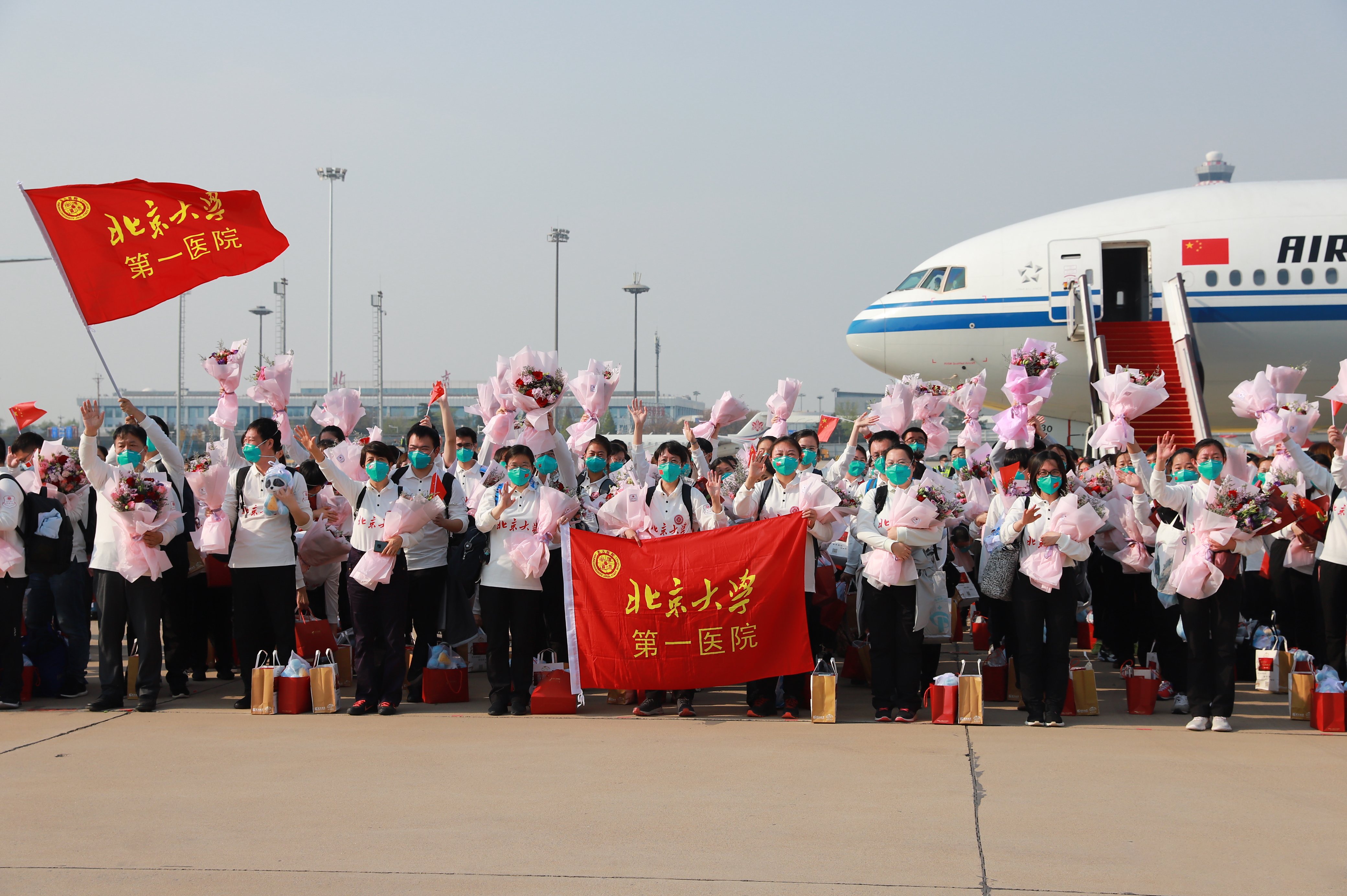 北京大学第一医院援鄂医疗队返回北京