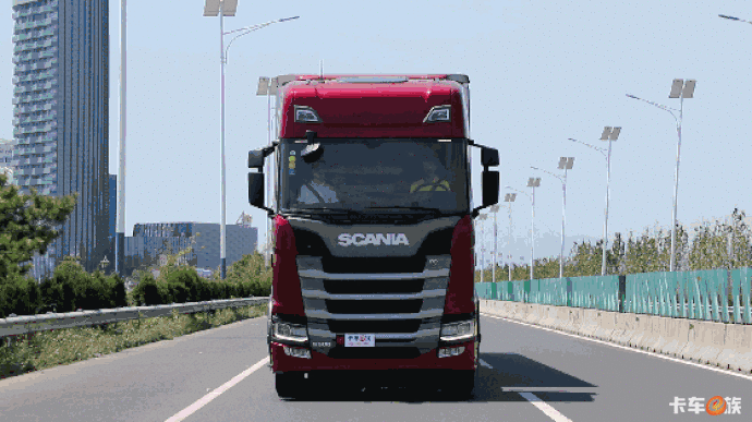 公路之王来袭!全新一代斯堪尼亚s500开上公路测评快来看