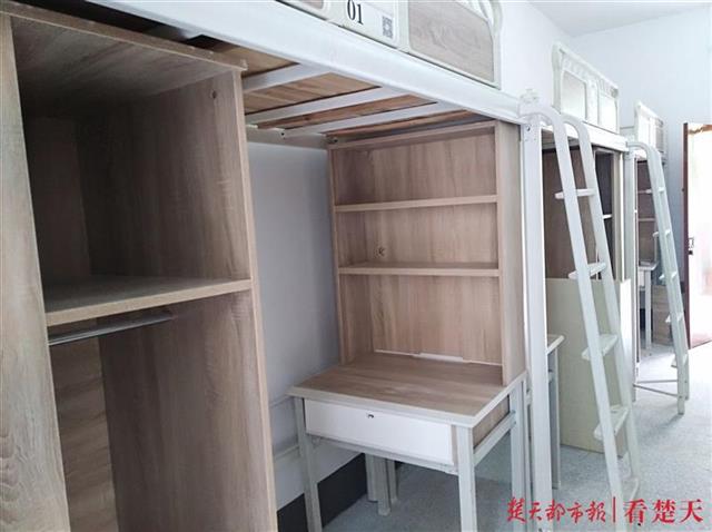 黄冈师范学院举办校园开放日:为保护学生隐私,宿舍的书桌换了方向!