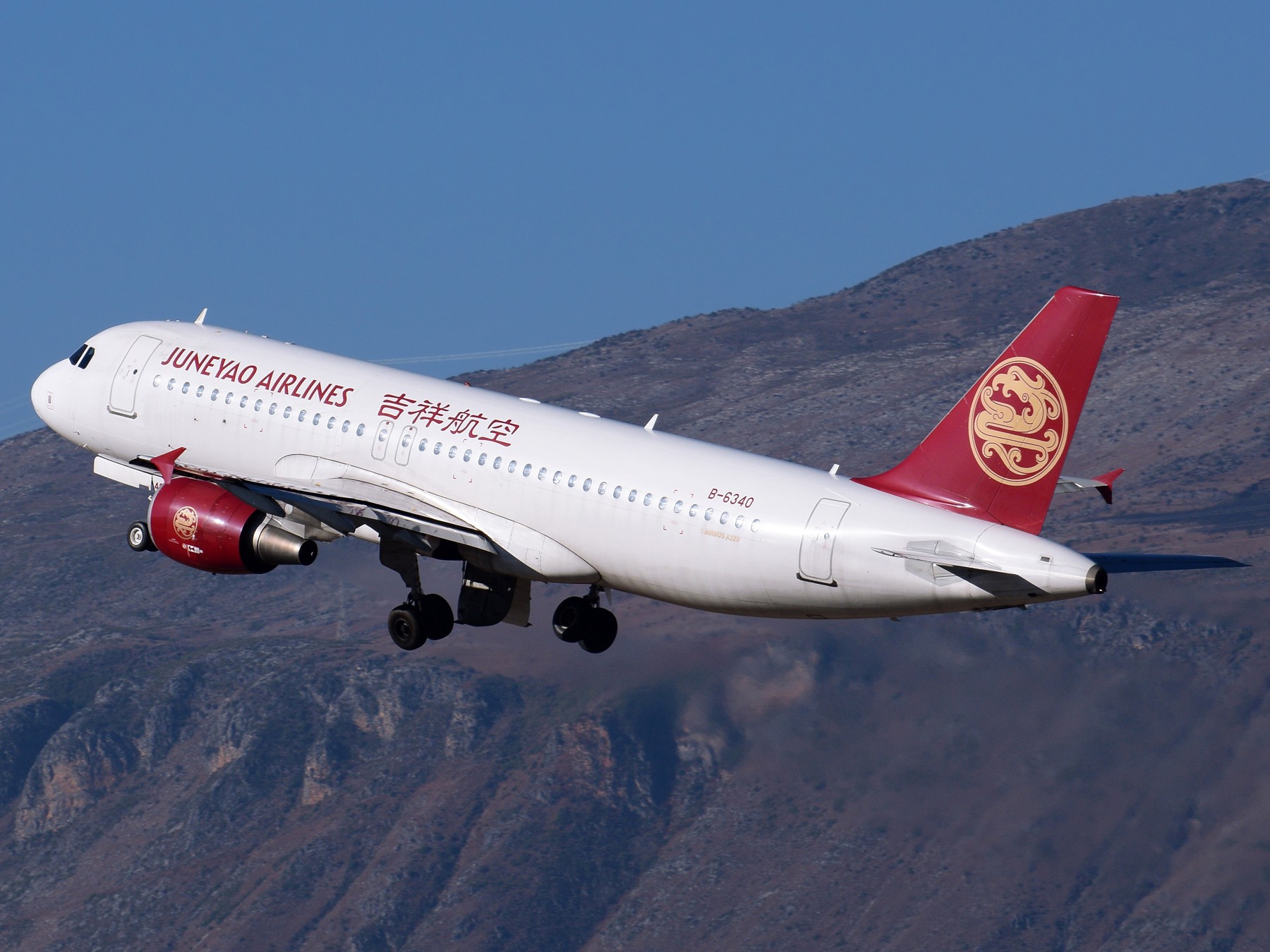 一名飞机机长的收入有多高?原来机长收入也分档次,有这么多门道