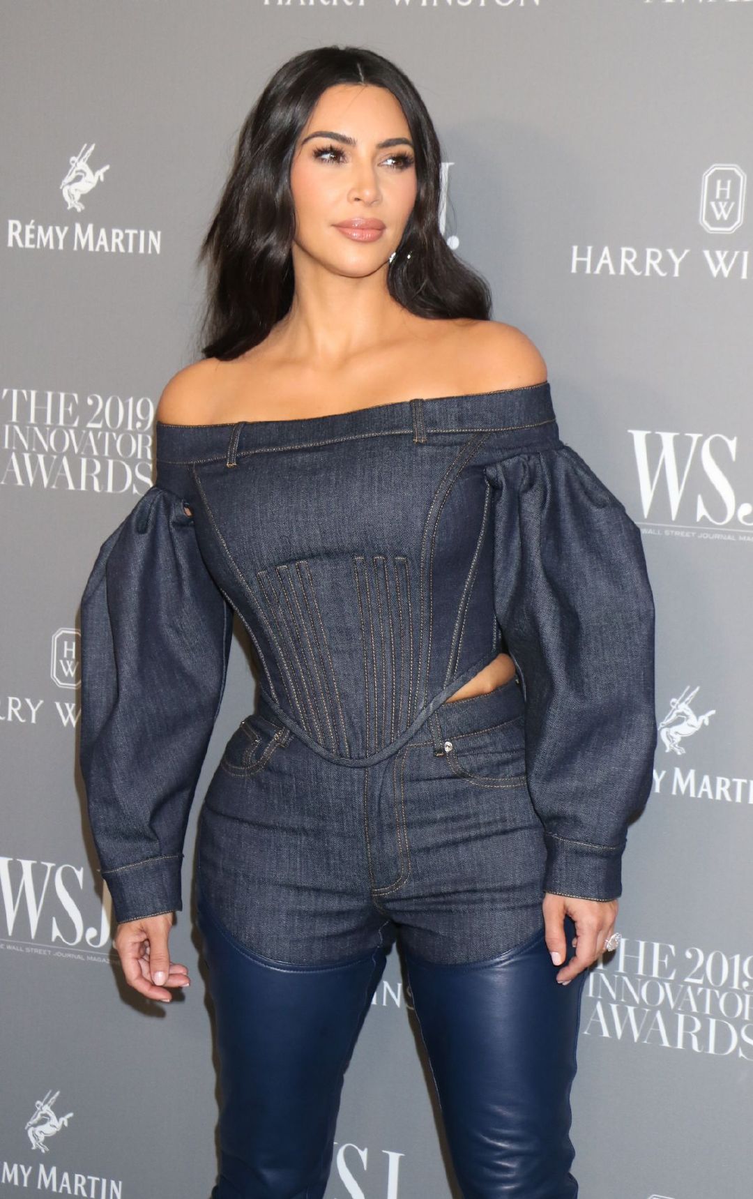 明星时尚# kim kardashian今日出席《wsj》杂志创新奖颁奖典礼.