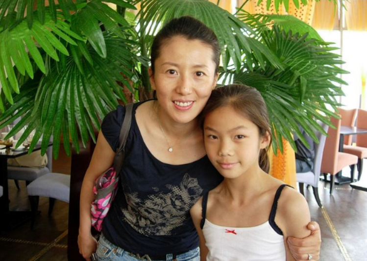 前滑冰运动员杨扬,曾获得59个世界冠军,这成绩目前国内无人超越