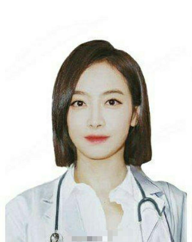 女星饭制证件照:宋茜下颌线都看不见了,郑爽鼻梁和下巴咋回事?