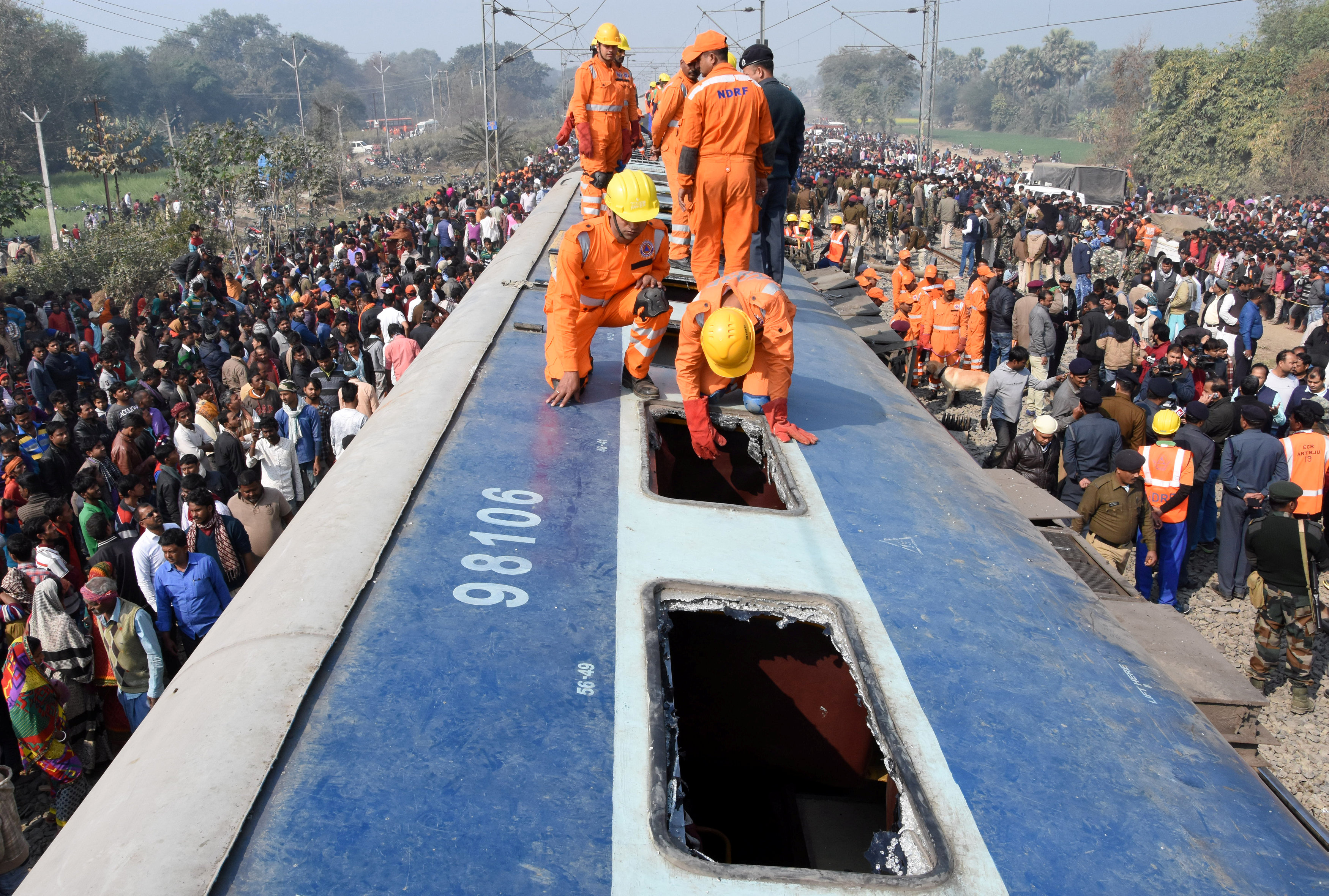 印度比哈尔邦火车脱轨至少7人死亡