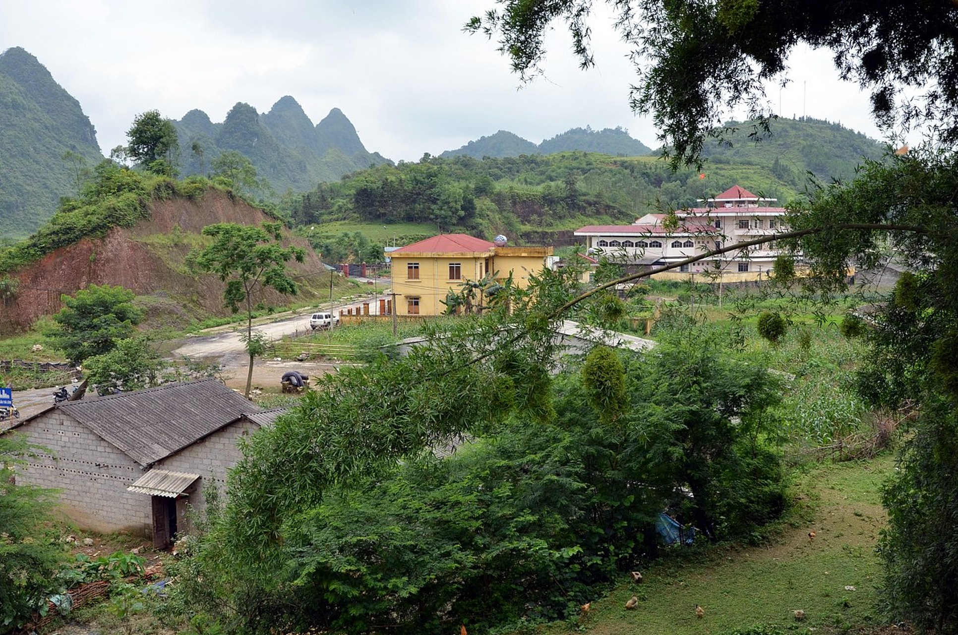 文山:坝美村,现实版的桃花源记  在岁月的长河中,我们总渴望寻找一个