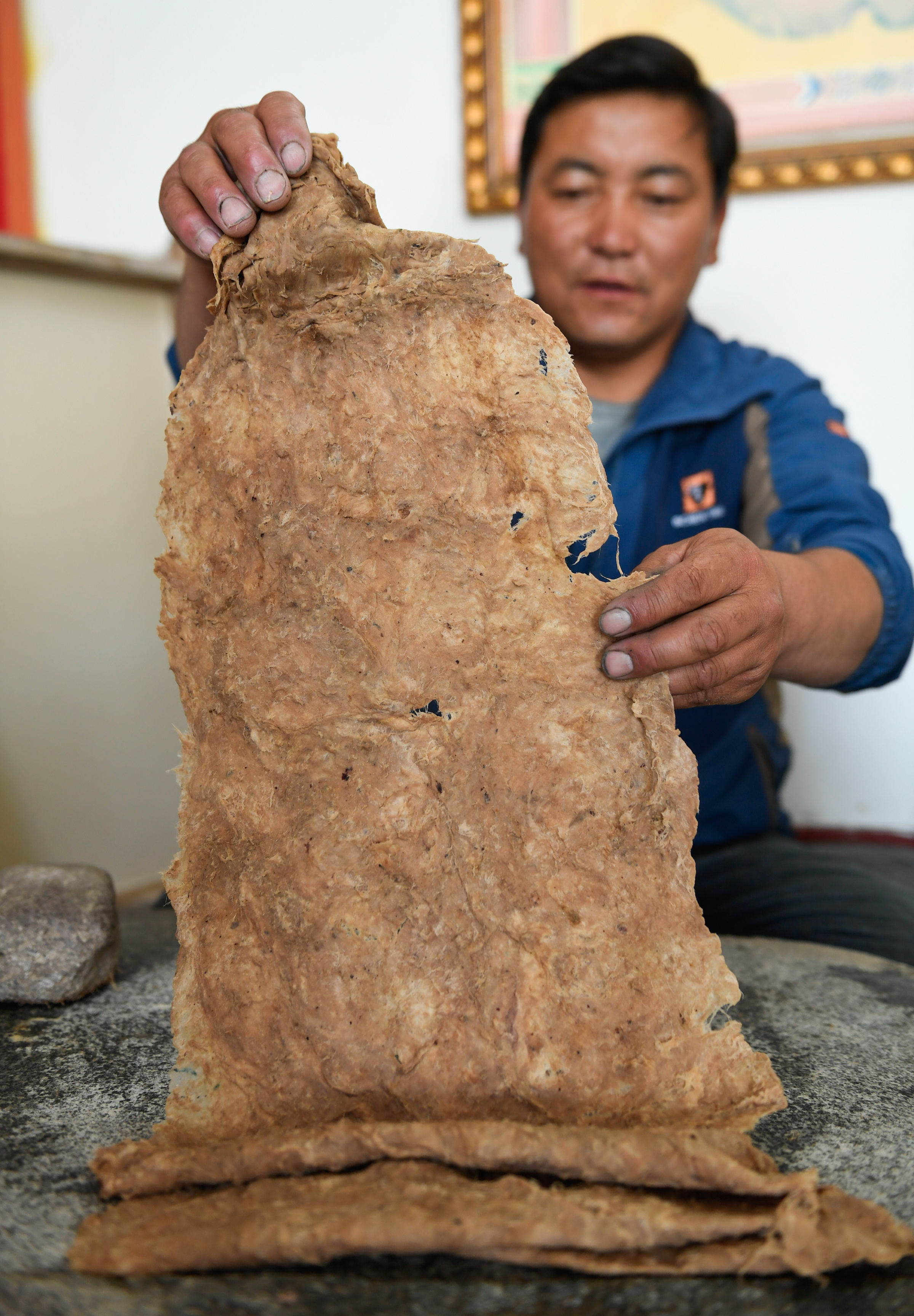 藏纸传奇的坚守者次仁多杰:用手艺传承记忆(4)